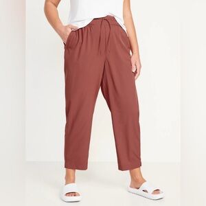 Old Navy High-Waisted StretchTech Cropped Taper Pants
Athleisure or wear to wear